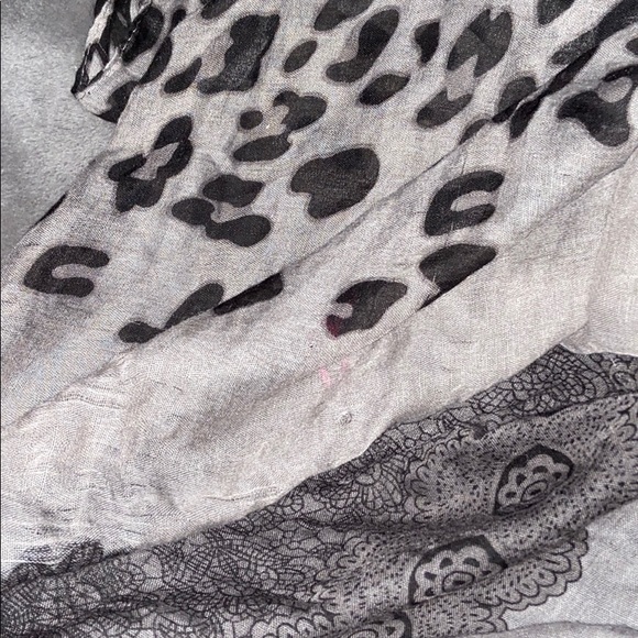 2 Scarf - Picture 3 of 5